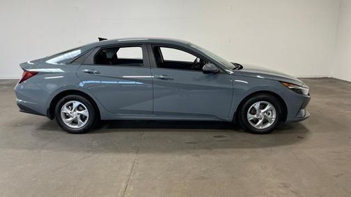 2023 Hyundai ELANTRA SE