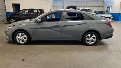 2023 Hyundai ELANTRA SE