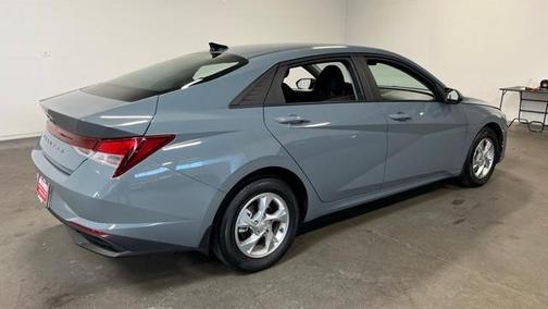 2023 Hyundai ELANTRA SE