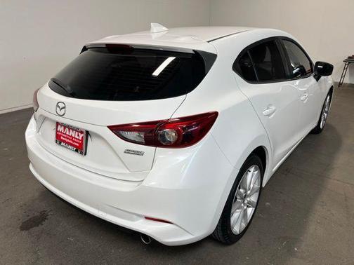 Snowflake White Pearl Metallic 2017 Mazda Mazda3 Grand Touring