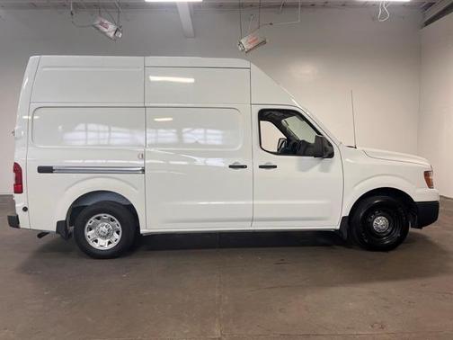 2017 Nissan NV Cargo NV2500 HD SV V6/SV V8