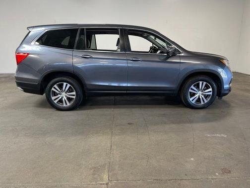 Gray 2017 Honda Pilot EX