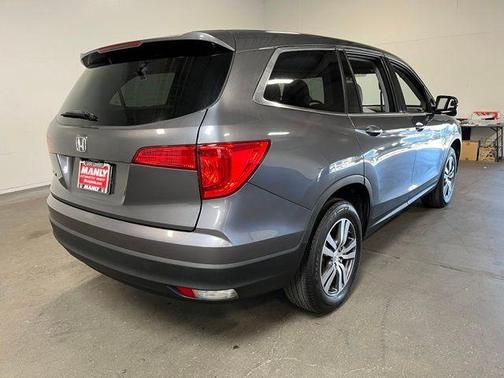 Gray 2017 Honda Pilot EX