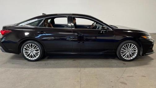 2019 Toyota Avalon Hybrid Limited
