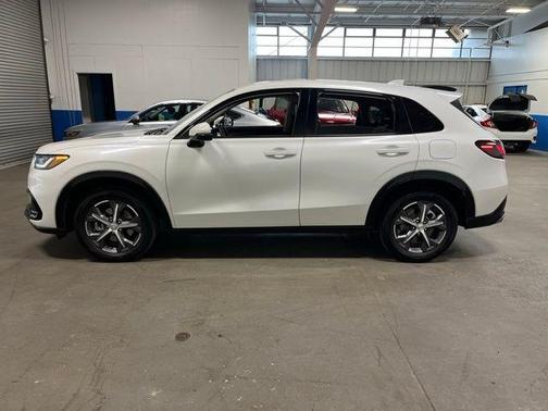 White 2024 Honda HR-V EX-L