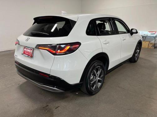 White 2024 Honda HR-V EX-L