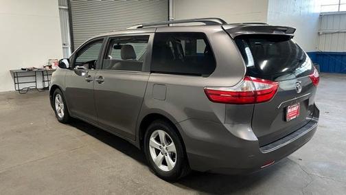 2017 Toyota Sienna LE