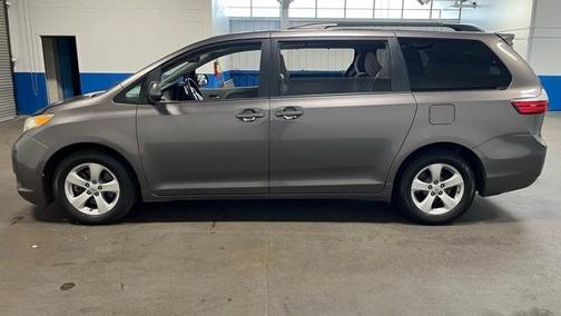 2017 Toyota Sienna LE