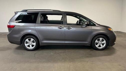 2017 Toyota Sienna LE