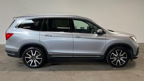 2022 Honda Pilot Touring 8-Passenger