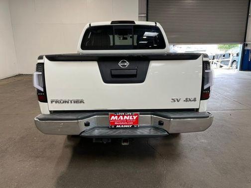 White 2019 Nissan Frontier SV