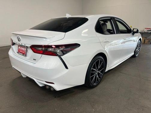 White 2024 Toyota Camry SE