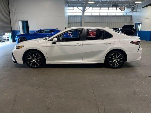 White 2024 Toyota Camry SE