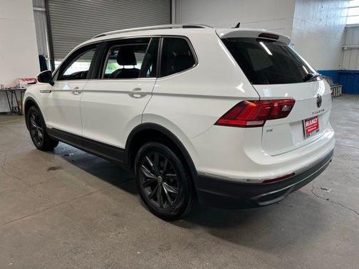 Pure White 2024 Volkswagen Tiguan 2.0T SE