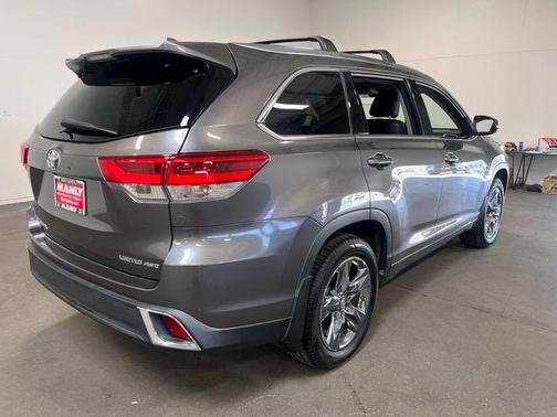 Gray 2017 Toyota Highlander Limited