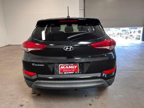 Black Noir Pearl 2017 Hyundai TUCSON SE