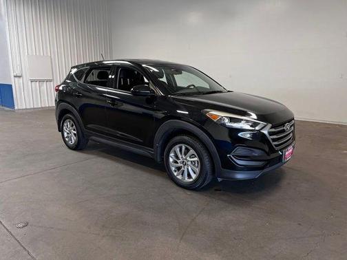 Black Noir Pearl 2017 Hyundai TUCSON SE