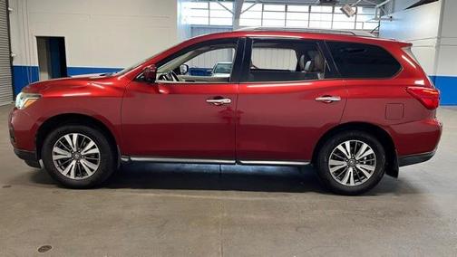 2017 Nissan Pathfinder SL