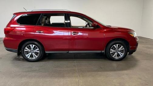 2017 Nissan Pathfinder SL