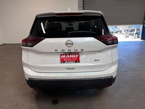 Everest White P 2024 Nissan Rogue SV