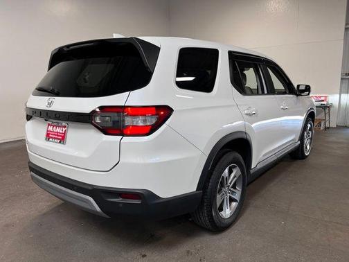 White 2023 Honda Pilot EX-L 7-Passenger