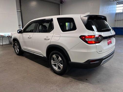 White 2023 Honda Pilot EX-L 7-Passenger