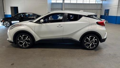 2022 Toyota C-HR XLE