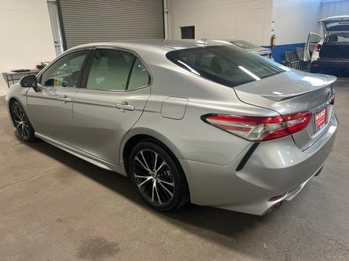 2019 Toyota Camry Hybrid SE