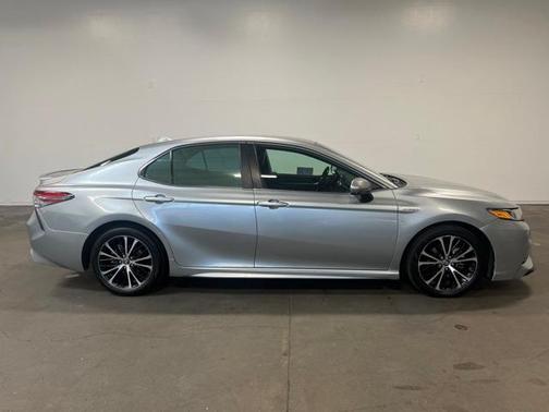 2019 Toyota Camry Hybrid SE