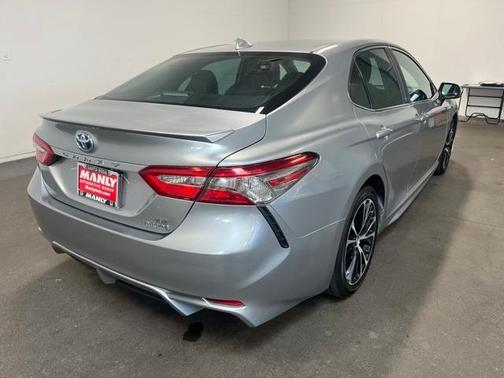 2019 Toyota Camry Hybrid SE