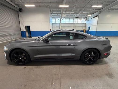 2022 Ford Mustang EcoBoost