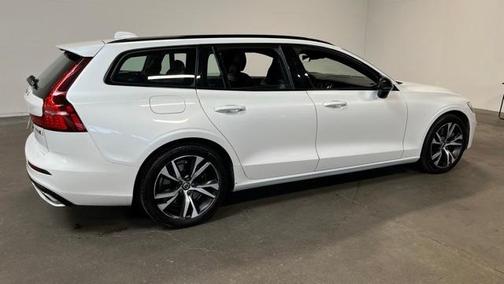 2019 Volvo V60 T6 R-Design