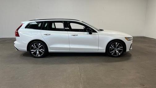 2019 Volvo V60 T6 R-Design
