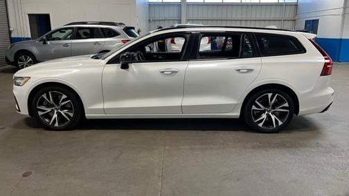 2019 Volvo V60 T6 R-Design