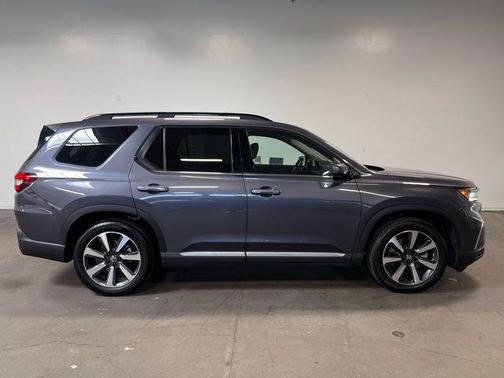 Gray 2025 Honda Pilot Touring