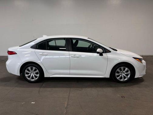 Ice 2023 Toyota Corolla LE