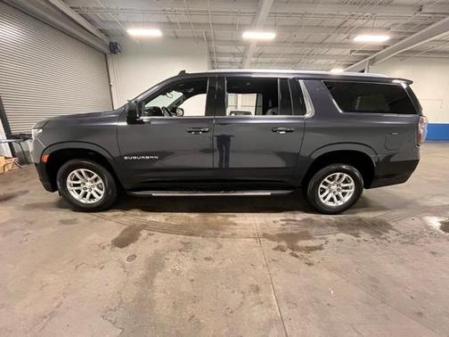 2023 Chevrolet Suburban LT