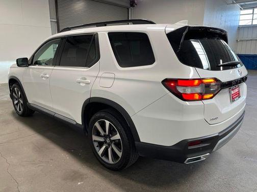 White 2025 Honda Pilot Touring