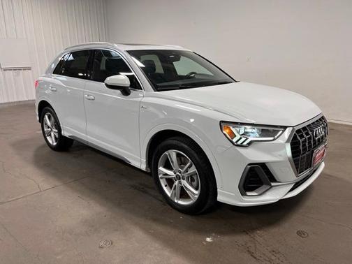 2022 Audi Q3 45 S line Premium