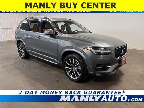 2017 Volvo XC90 T6 Momentum
