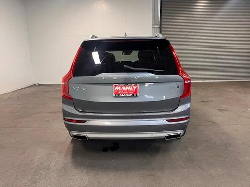 2017 Volvo XC90 T6 Momentum