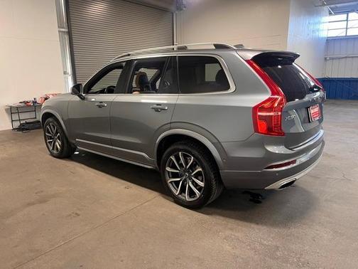 2017 Volvo XC90 T6 Momentum