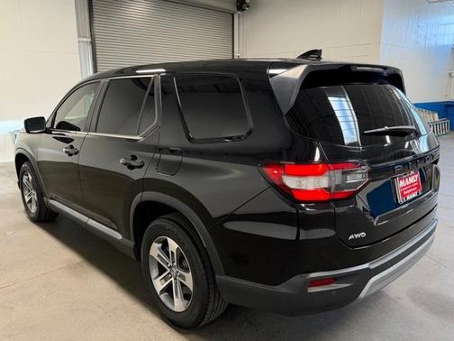2023 Honda Pilot EX-L 8-Passenger