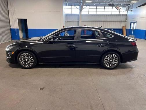 2023 Hyundai SONATA Hybrid Limited