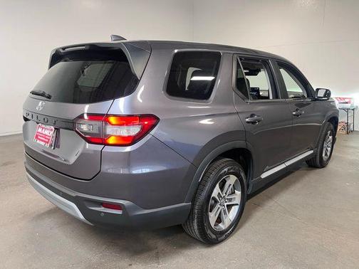 Gray 2024 Honda Pilot EX-L 7-Passenger