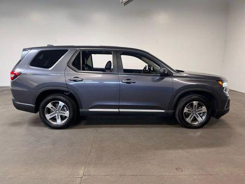 Gray 2024 Honda Pilot EX-L 7-Passenger