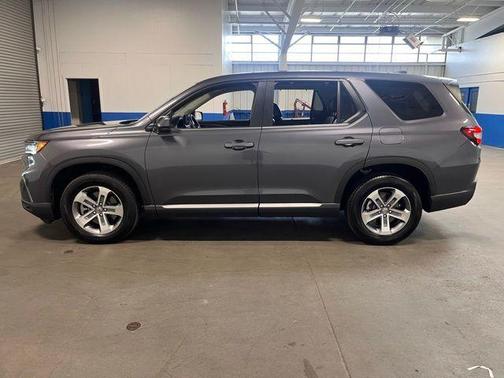 Gray 2024 Honda Pilot EX-L 7-Passenger