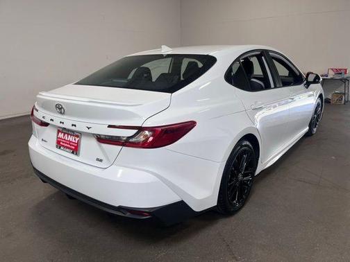 Ice 2025 Toyota Camry SE