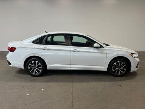 Pure White 2024 Volkswagen Jetta 1.5T S