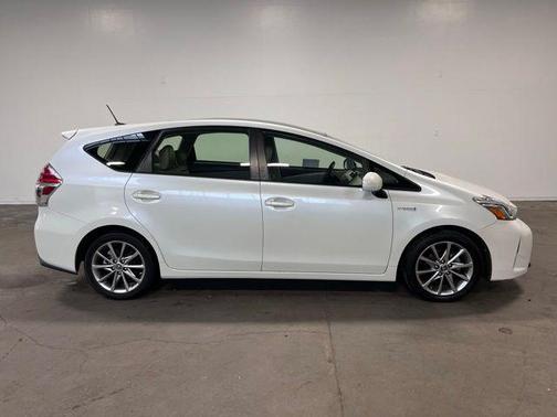2015 Toyota Prius v Five